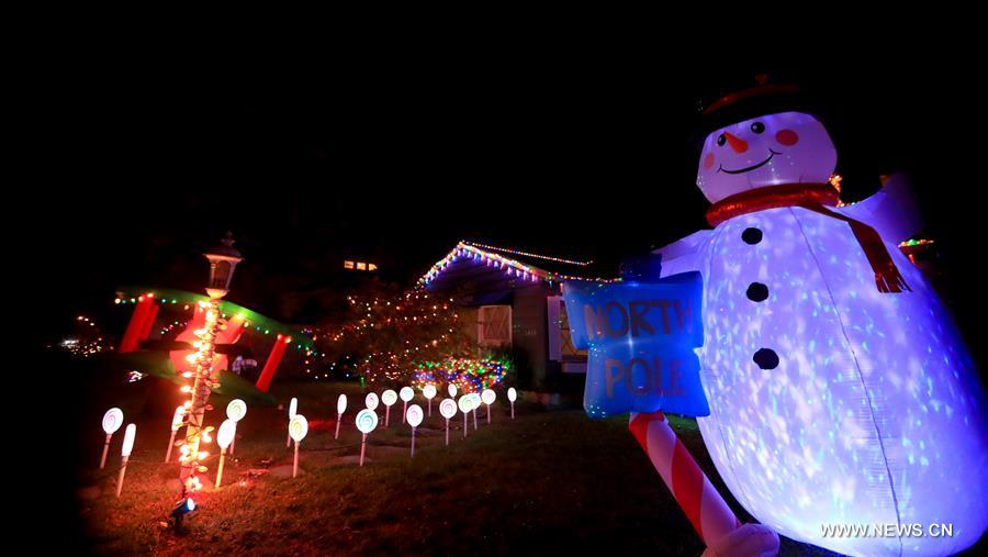 U.S.-LOS ANGELES-CHRISTMAS EVE-DECORATIONS