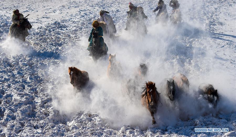 CHINA-INNER MONGOLIA-SNOWFIELD HORSE TAMING (CN)