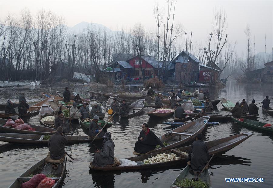 INDIA-KASHMIR-SRINAGAR-FLOATING VEGETABLE-MARKET