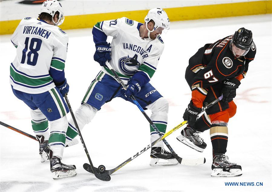 (SP)U.S.-ANAHEIM-NHL-DUCKS-CANUCKS