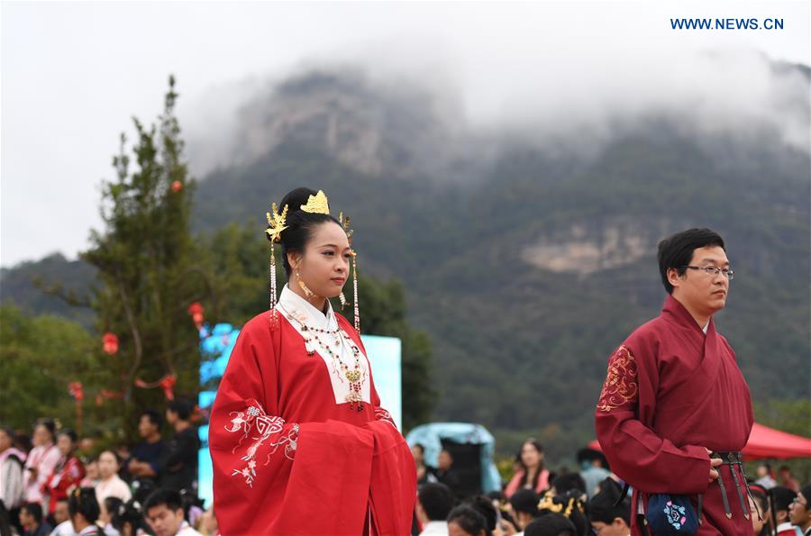 CHINA-FUJIAN-TRADITIONAL COSTUMES (CN)