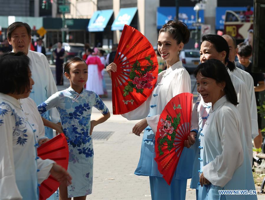 U.S.-NEW YORK-CHINESE COSTUME SHOW