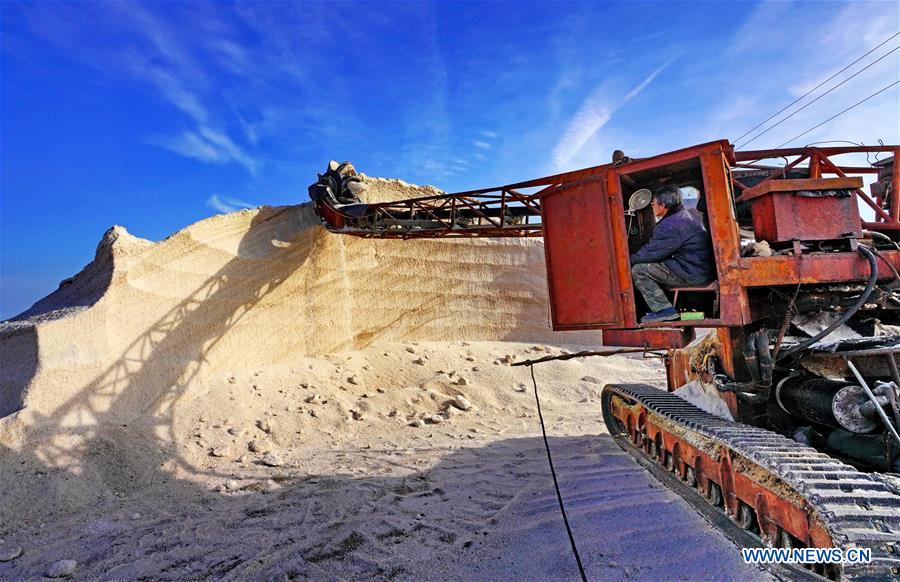 CHINA-HEBEI-CAOFEIDIAN-SALT PAN-AUTUMN-HARVEST (CN)