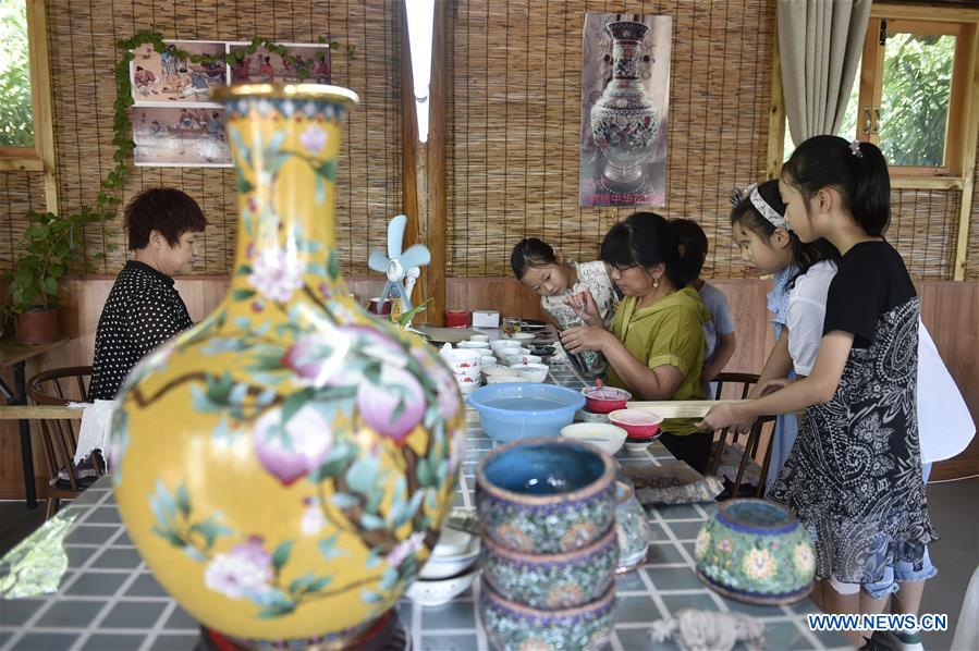 CHINA-HEBEI-XIANGHE-CLOISONNE-SUMMER VACATION(CN)