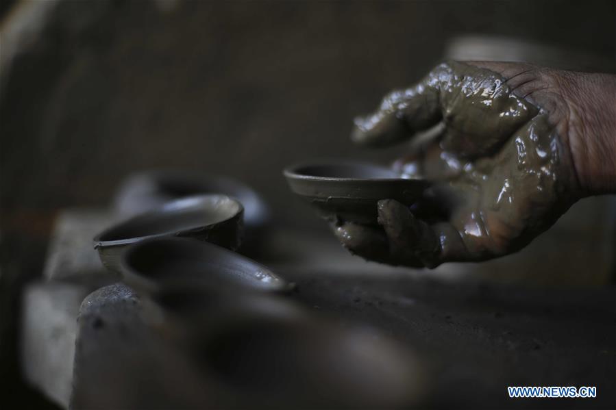 NEPAL-BHAKTAPUR-TIHAR-CLAY POT