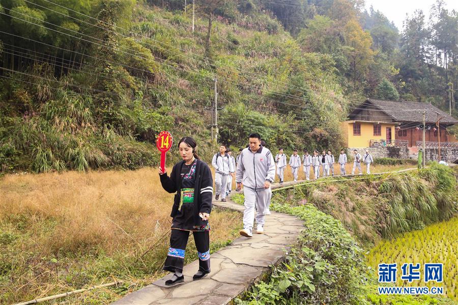 （在习近平新时代中国特色社会主义思想指引下——新时代新作为新篇章·习近平总书记关切事·图文互动）（3）精准扶贫7年，十八洞村“长”出10余种新职业